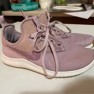 Nike Free RN training shoes plum chalk color